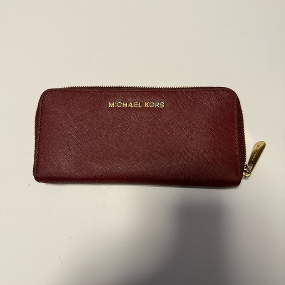 Michael Kors Red Wallet - Picture 1 of 8